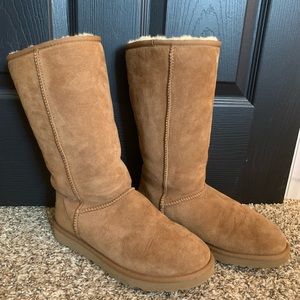 Classic tall brown UGG boots EUC